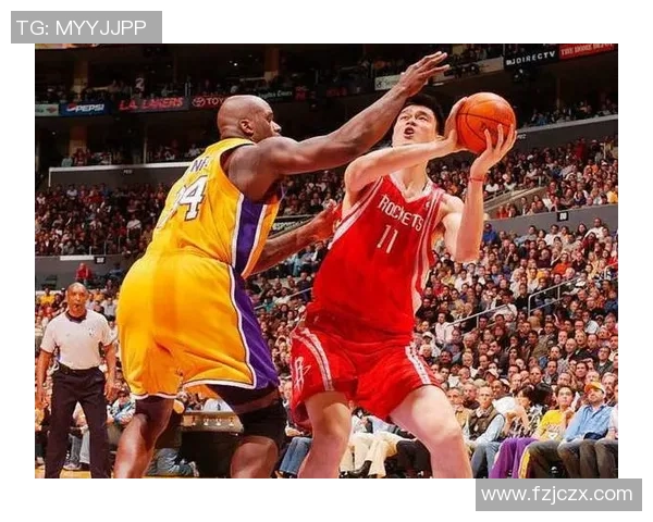 姚明的左手投篮技巧与职业生涯成就分析