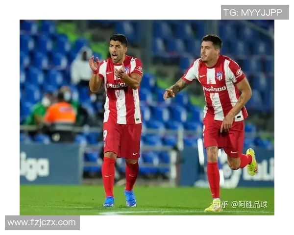 西甲焦点战曼联与马竞握手言和赛场瞬间引发热议分析