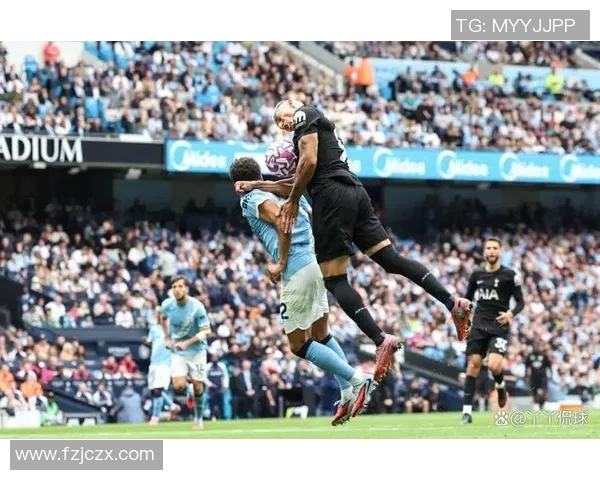 英超激战：里昂3-0曼城神奇扑救引发全场狂欢战术解析